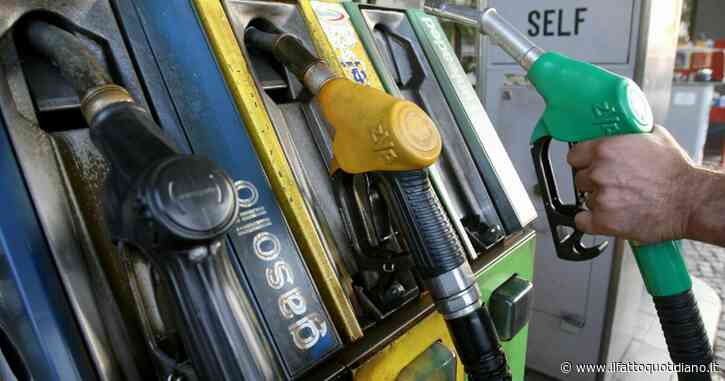 Il prezzo dei carburanti sale ancora: in un mese aumenti tra 5 e 7 centesimi. “Il governo non blocca le speculazioni”