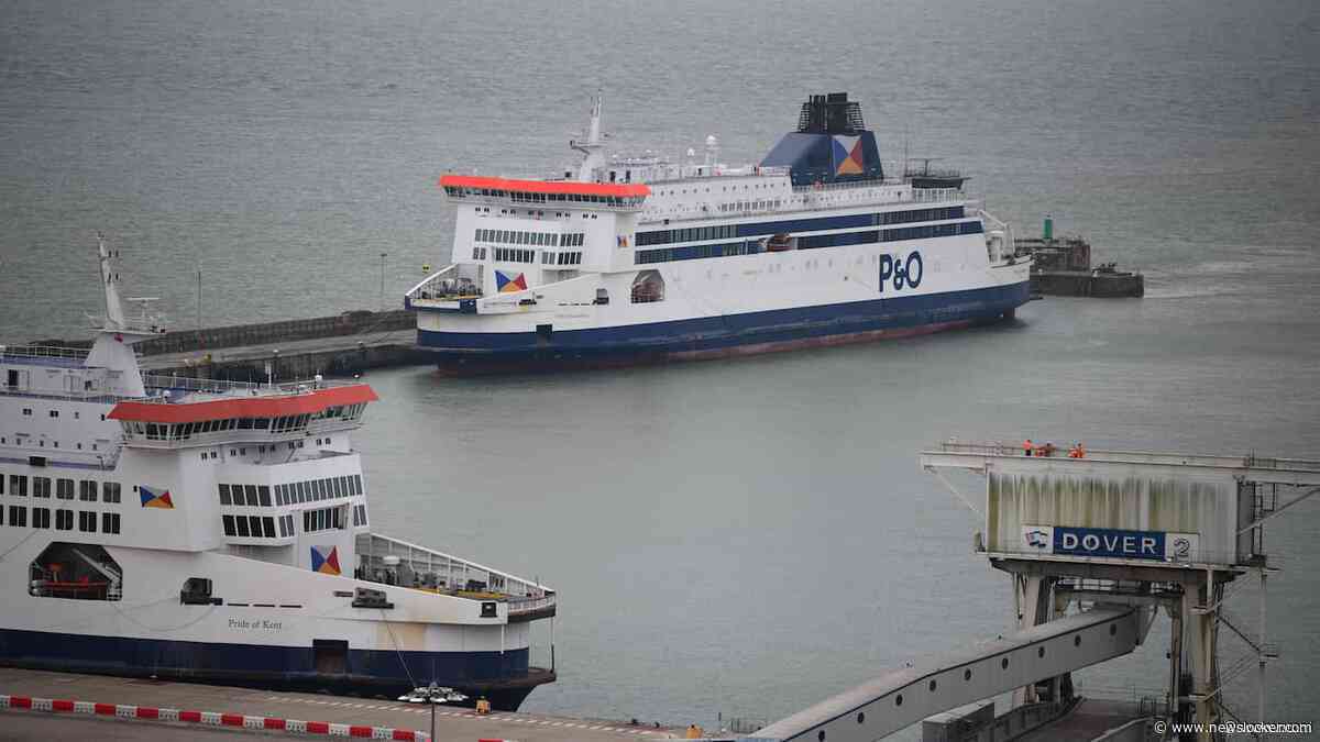 Gemaskerde mannen verstoren openbare orde in Britse havenstad Dover