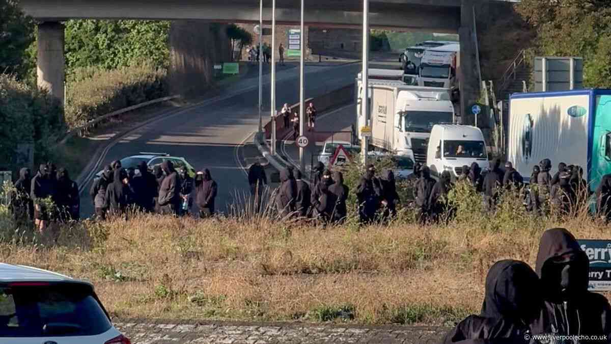 Masked protesters block Dover roads in ‘anti-illegal migrant demo’