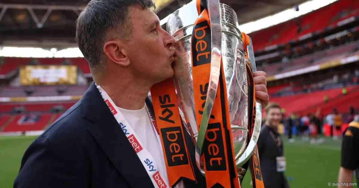 Coach Jakirović signs new Hull deal after perfect EPL start