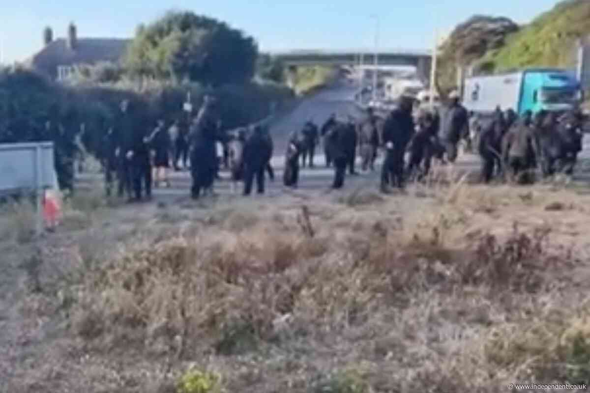 Dover protest latest: Masked men spark traffic chaos as they block road into Port of Dover