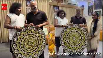 Yogi Babu's special gift to Gautham Menon wins hearts