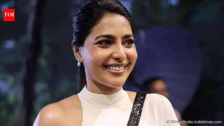 Aishwarya Lekshmi gets emotional on 50th day celebrations of 'Gatta Kusthi 2'
