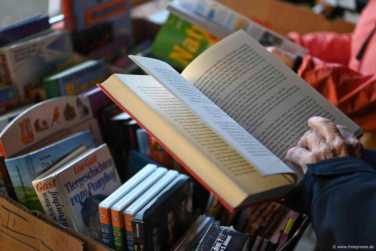 Flohmarkt in Annaberg-Buchholz: Bibliothek verkauft Bücher