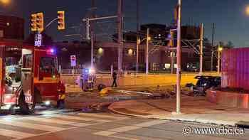 2 people dead after car hits traffic light pole, knocks it down in North York: Toronto police
