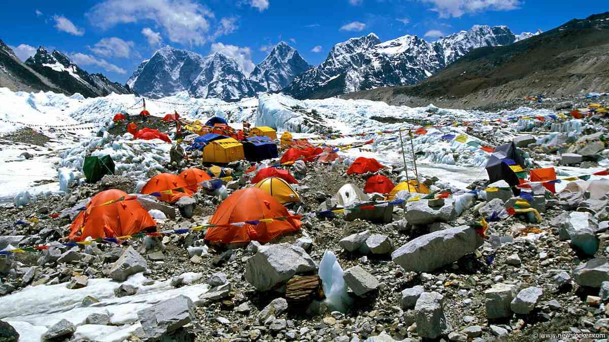 Gletsjer bij Mount Everest smelt sneller door urine van bergbeklimmers