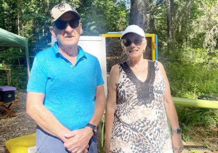 Duncan’s HoneyBee Lane offers up close bee experience
