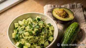 Nur 5 Zutaten und in Minuten fertig: Dieses geniale Rezept für Gurken-Avocado-Salat ist perfekt