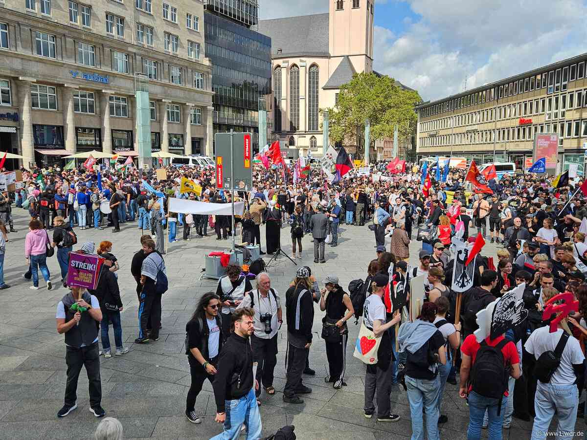 "Rheinmetall entwaffnen"-Demo in Köln