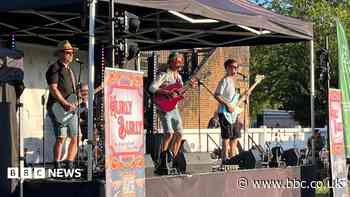 Live music to raise cash for Christmas dinners