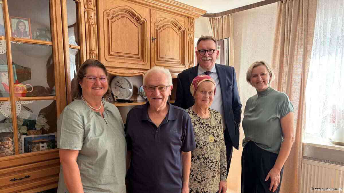 60 Jahre Ehe: Sie tratzt, er schmunzelt