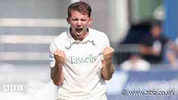 Kent beat Pears to boost promotion hopes