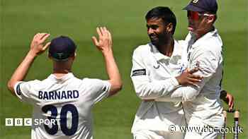Bears beat Hants in three days to stay in title hunt