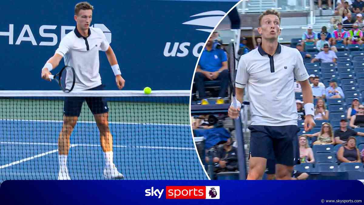 ‘He almost missed that!’ - Lehecka wins point with BIZARRE shot