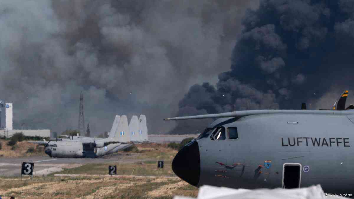 "Gewaltiger Knall": Zwei Menschen sterben bei Flugshow-Unfall nahe Athen