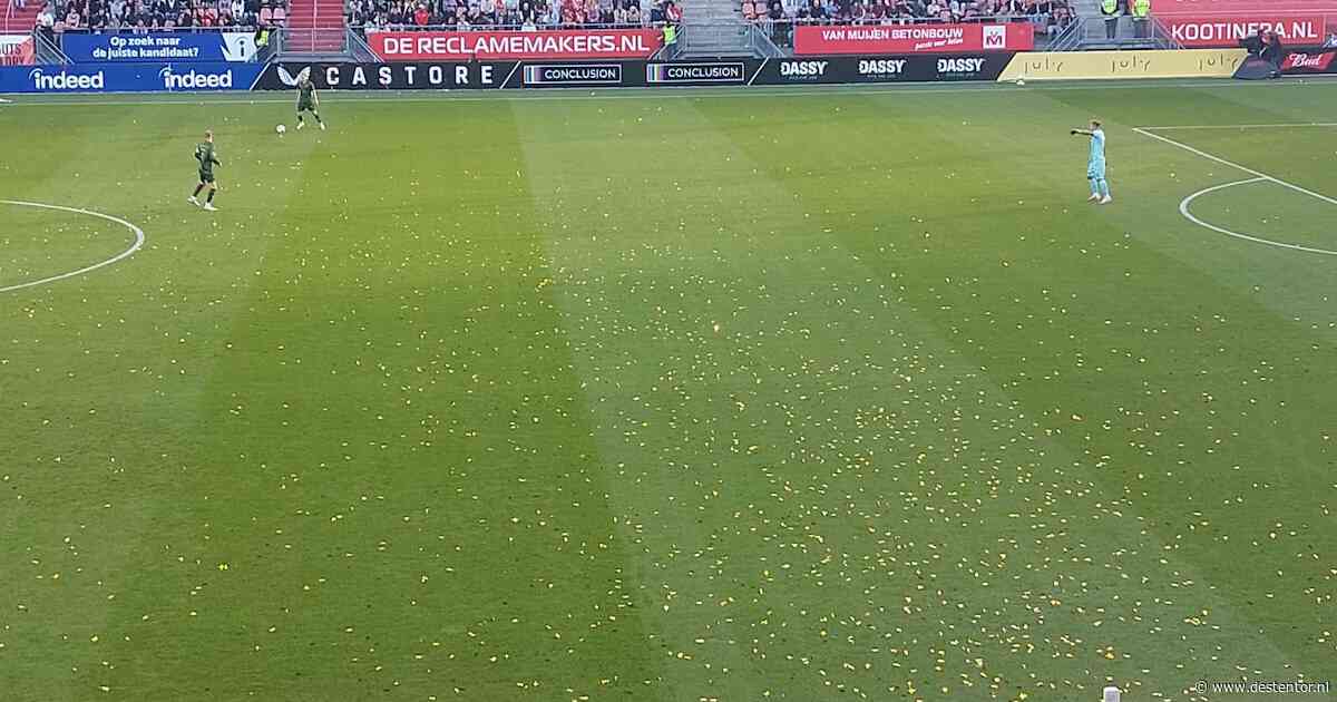 LIVE | Het veld ligt vol gouden confetti, maar er wordt gevoetbald tussen FC Utrecht en Go Ahead Eagles