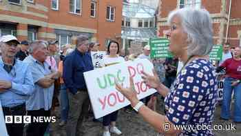 Council criticised at protest over traveller site