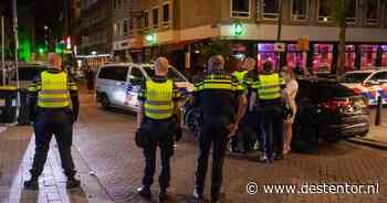 Dronken vrouw (40) rijdt terras op in Rotterdam, Zwollenaar (20) slaat daarna autoruit in en wordt ook aangehouden