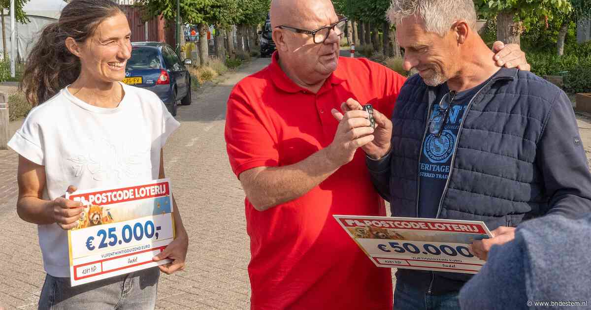 ‘We hebben het al goed’, maar de PostcodeStraatprijs, mét die rode BMW, is toch welkom bij Neda en Jan