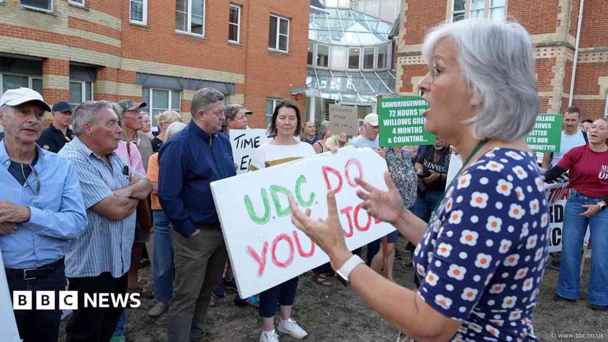 Council criticised at protest over traveller site