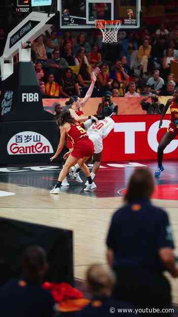 Can’t decide what I like more, the spin or the finish 🇲🇱🔥 #FIBAWWC
