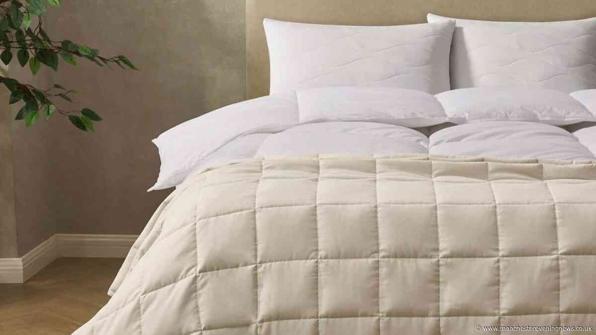 Dusk shoppers say £25 weighted blanket 'makes me instantly relax' on autumn nights