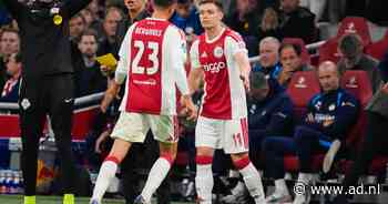 Ajax met ingevallen debutanten op zoek naar gelijkmaker in intense topper tegen PSV
