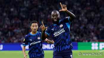 PSV verslaat Ajax in enerverende en verhitte topper na doelpunt Geertruida