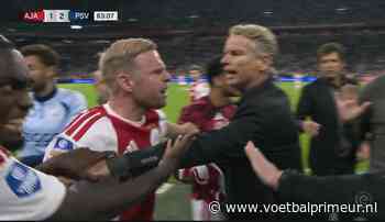 Ajax - PSV ontspoort verder: ook langs de lijn ontstaat een flinke confrontatie