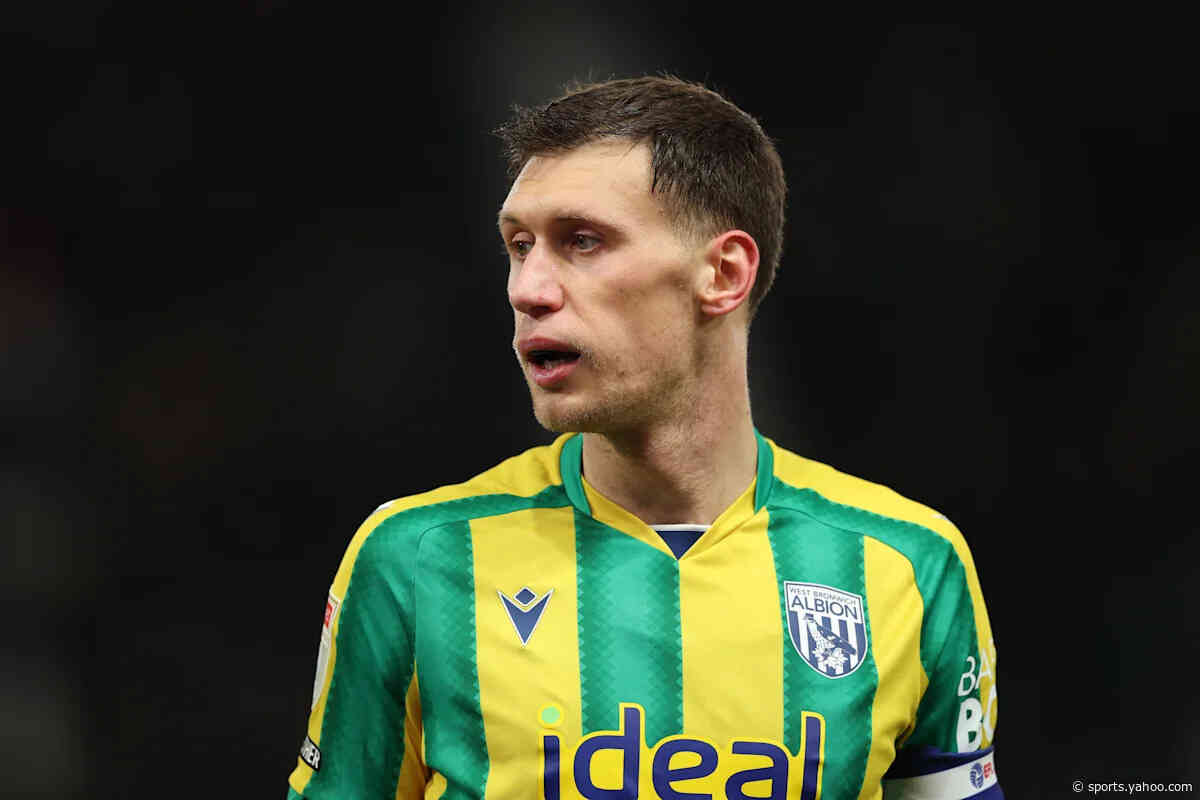 🎥😳 What’s going on in English football? Pro grabs teen by the neck