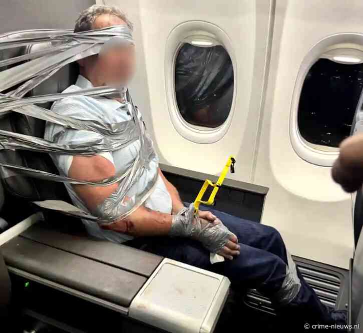 Agressieve passagier met ducttape vastgebonden tijdens vlucht door medepassagiers