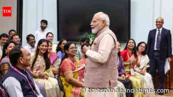 From oratory to screen time, PM &amp; teachers exchange notes