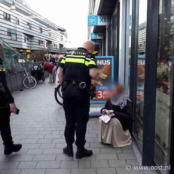 Bedelaar zorgt voor overlast in Zwolle, opvallende link met Roemeens busje