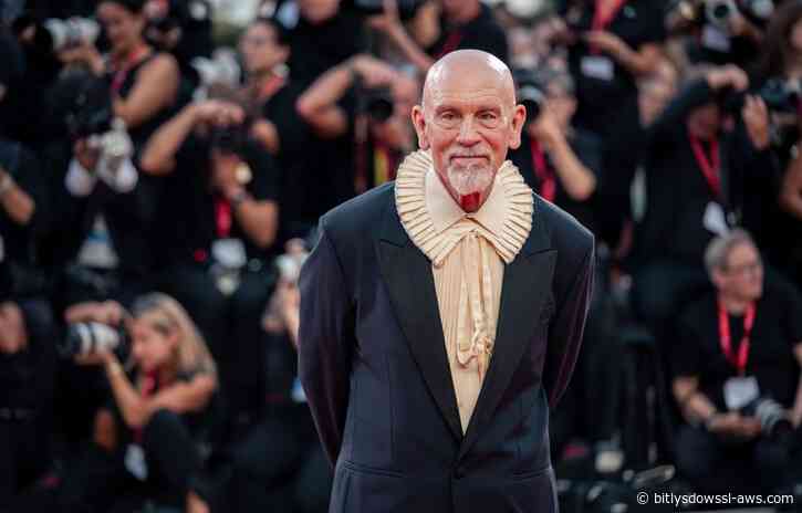 John Malkovich: “Como todos los estadounidenses de mi edad, sabemos lo que pasó en Chile en 1973”