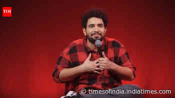 Samay STOPS contestant's joke over Ahmedabad plane crash