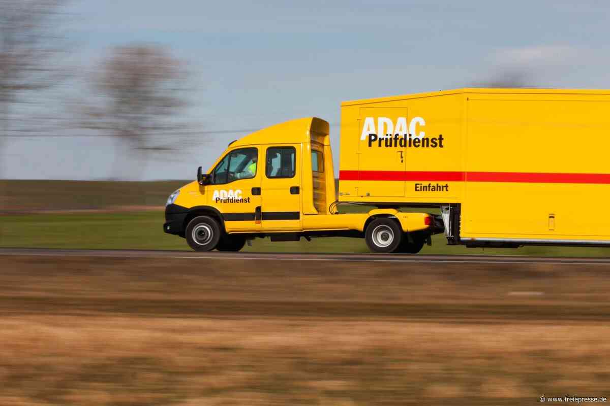 Autocheck-Mobil prüft Fahrzeuge in Zwickau