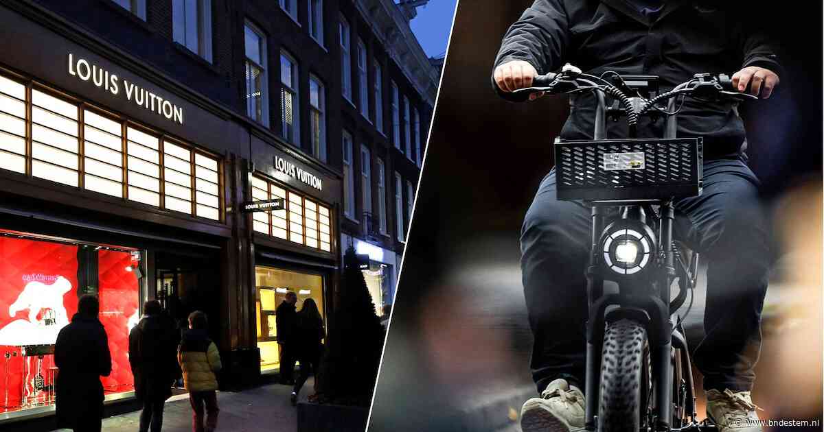 Fatbike-criminelen beroven 10 toeristen in luxe Amsterdamse winkelstraat en maken 36.000 euro buit