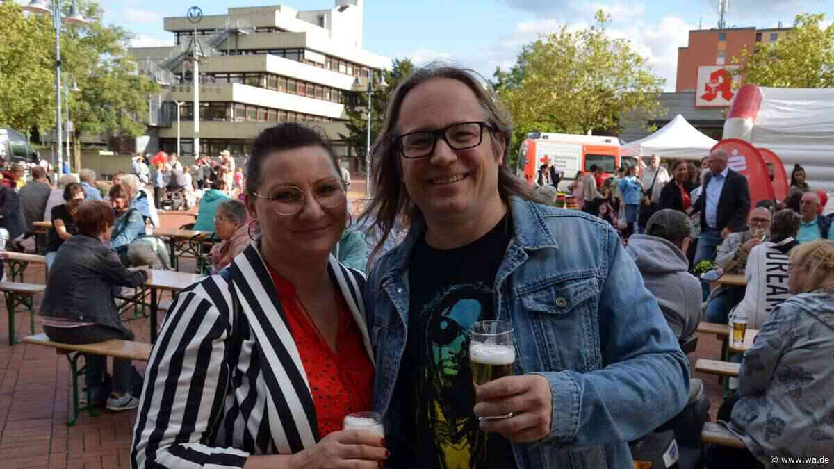 Musik und Genuss am Markt: Live-Musik sorgt für volle Plätze