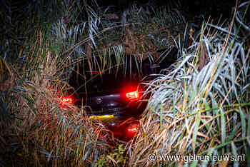 Bestuurder: gaspedaal bleef hangen, auto belandt in het water