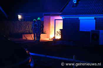 Kliko vliegt in brand, auto en garagedeur beschadigd