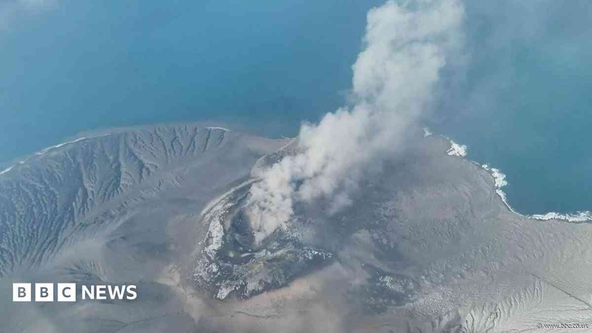 Volcano eruption triggers flight suspensions at Indonesia's main airport