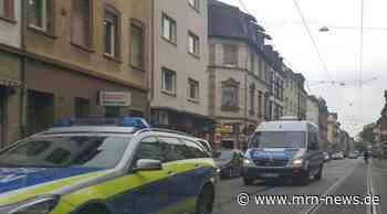 Mannheim – 20-köpfige Gruppe schlägt zwei junge Männer in der Innenstadt brutal nieder – Schlagringe im Einsatz