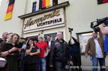 Groteske in Markneukirchen: Kino-Premiere mit DDR-Fahnen, Honeckers Volvo und bissigem Humor