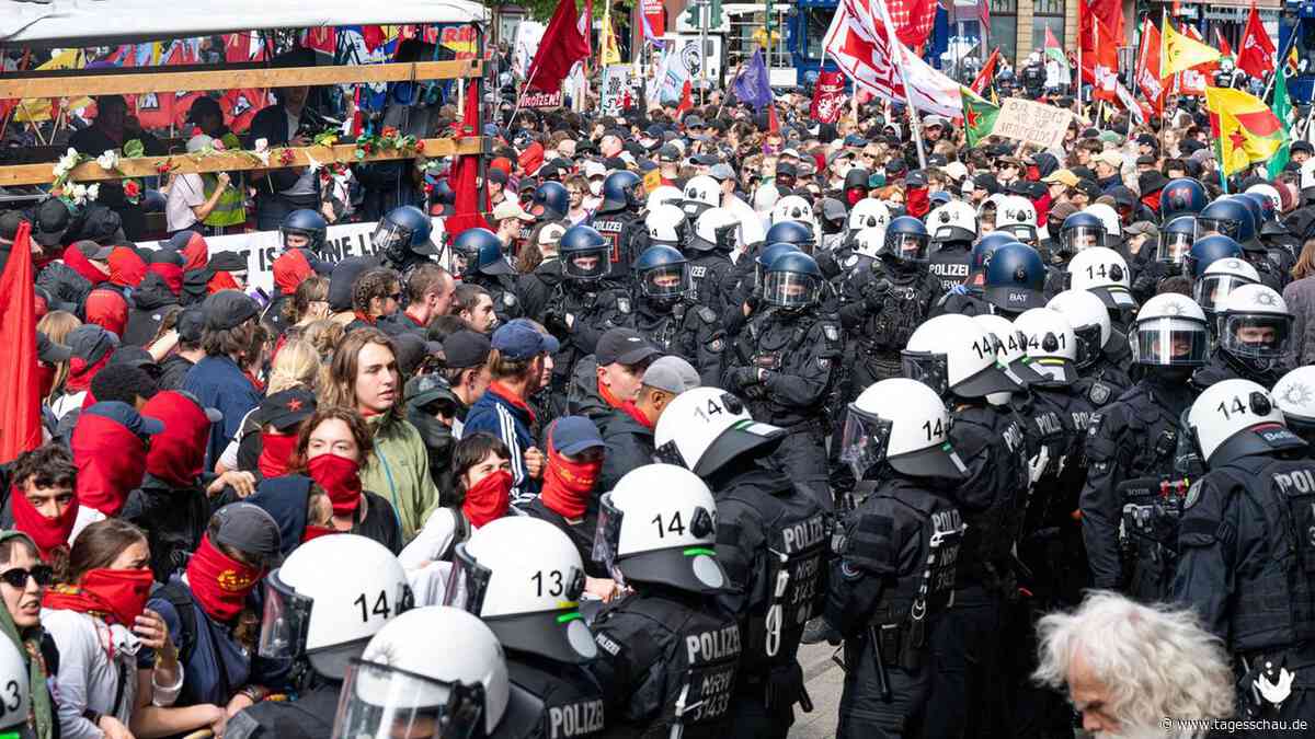Polizisten bei Demo mit Metallkugeln beschossen