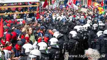 Polizisten bei Demo mit Metallkugeln beschossen