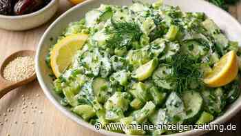 Zucchini und Gurke: Ein Traumpaar, das zusammen mit Kräutern in diesem Salat frisch und leicht schmeckt