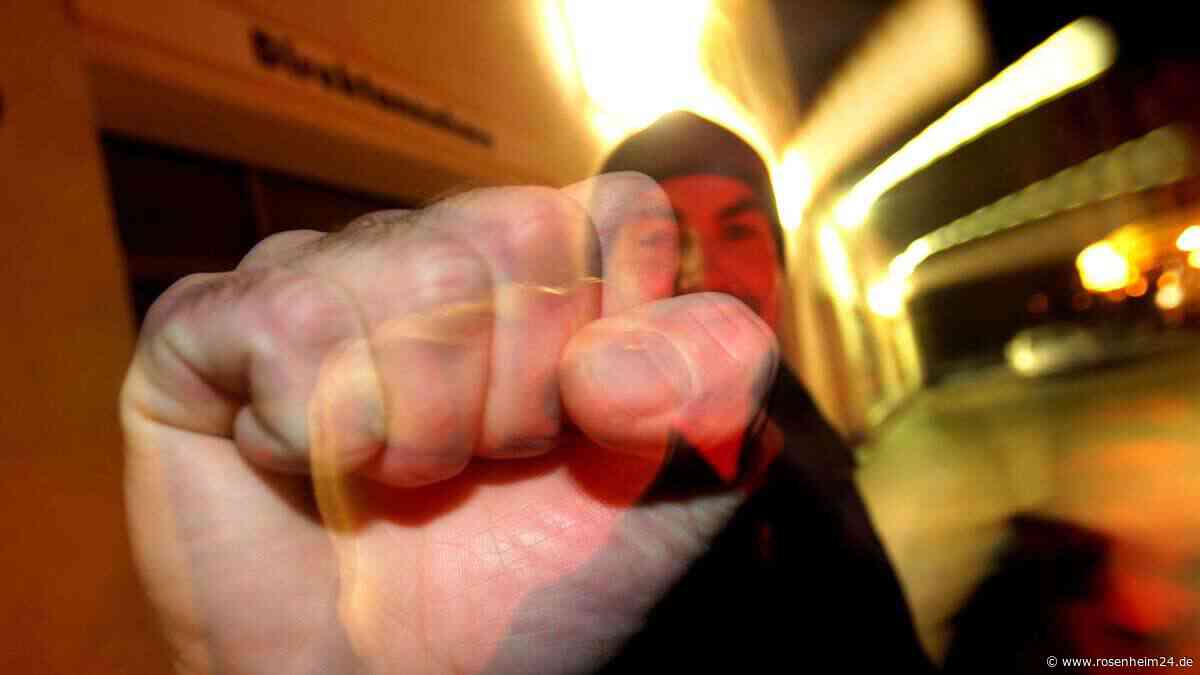 Schläge ins Gesicht: Nächtlicher Streit in Rosenheim eskaliert