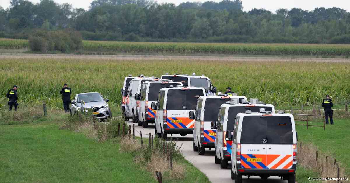 Is dat een bomvest? En van wie zijn die stemmen in de struiken?