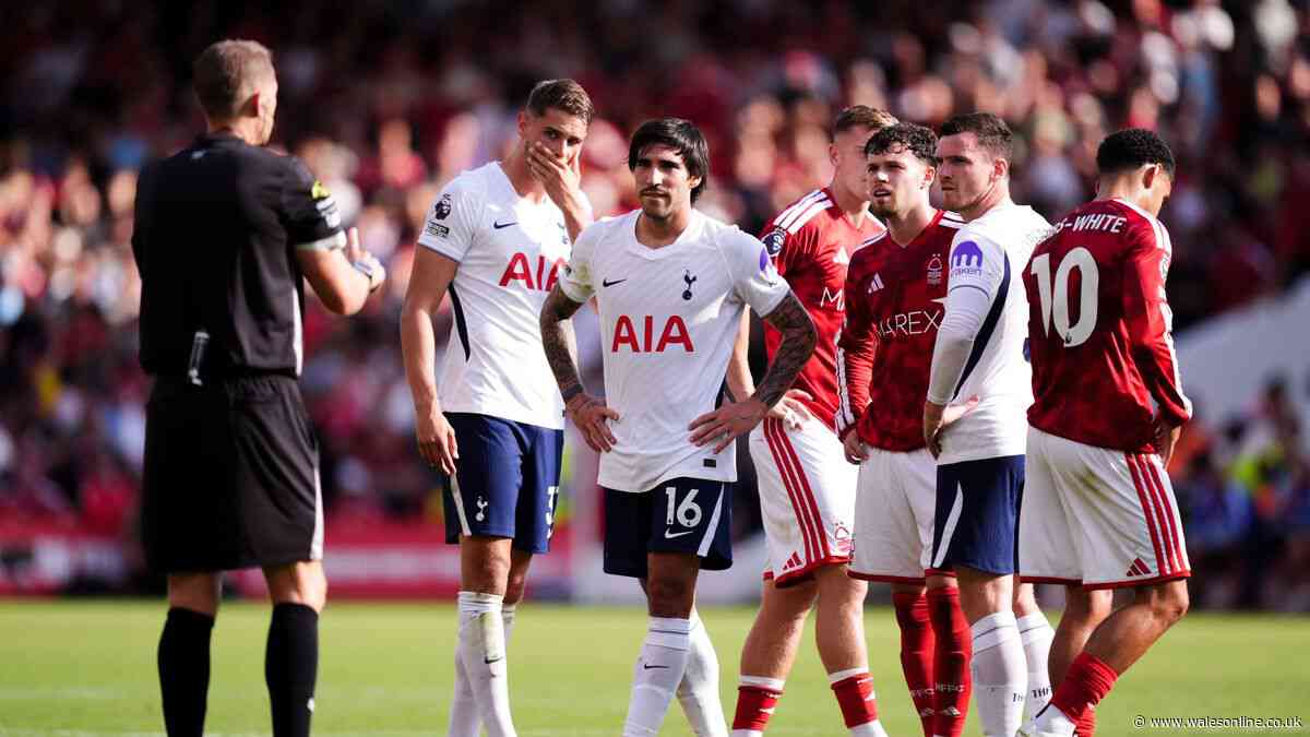 Neco Williams publicly calls out officials as Nottingham Forest boss furious