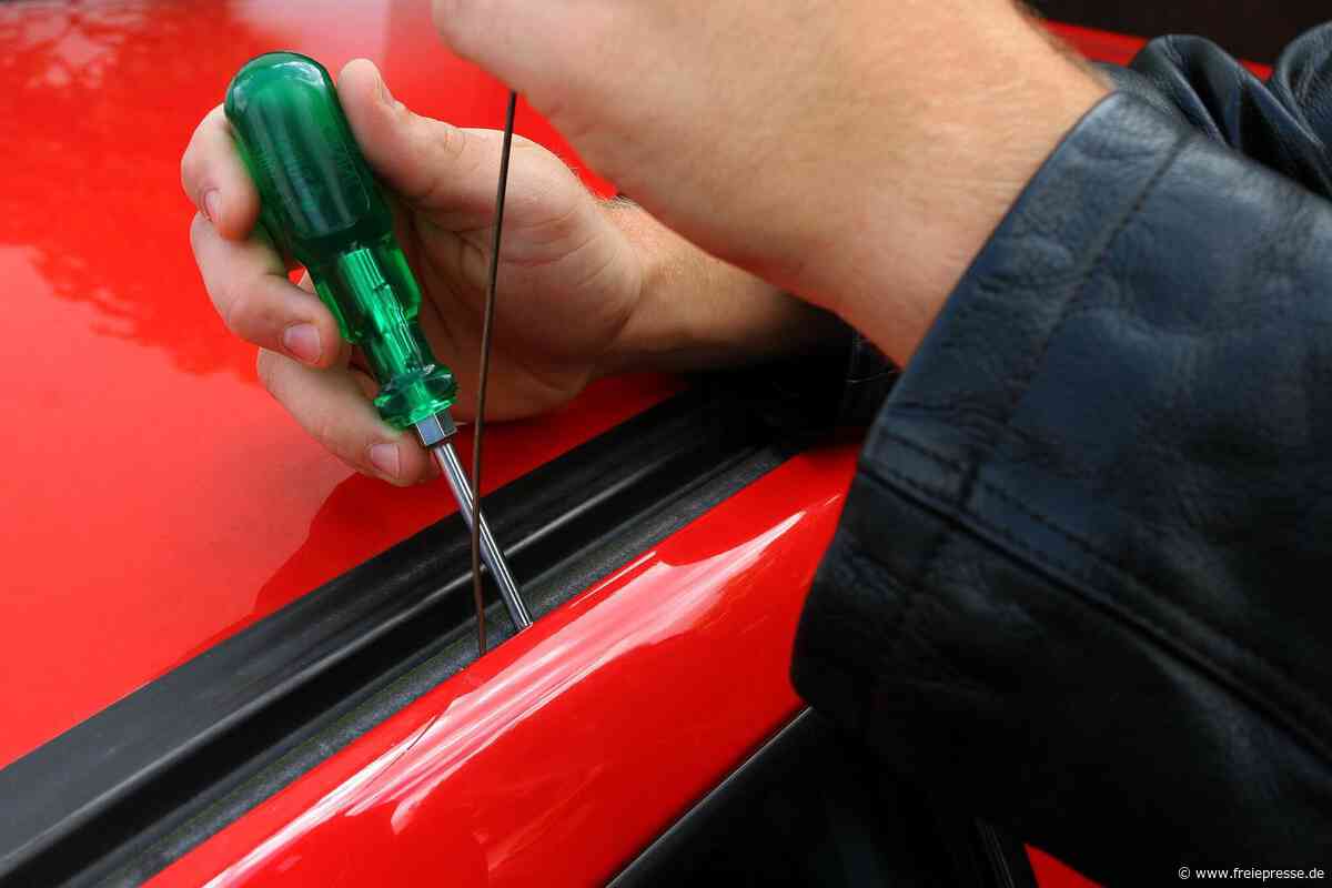 Täter brechen mehrere Autos in Chemnitz auf